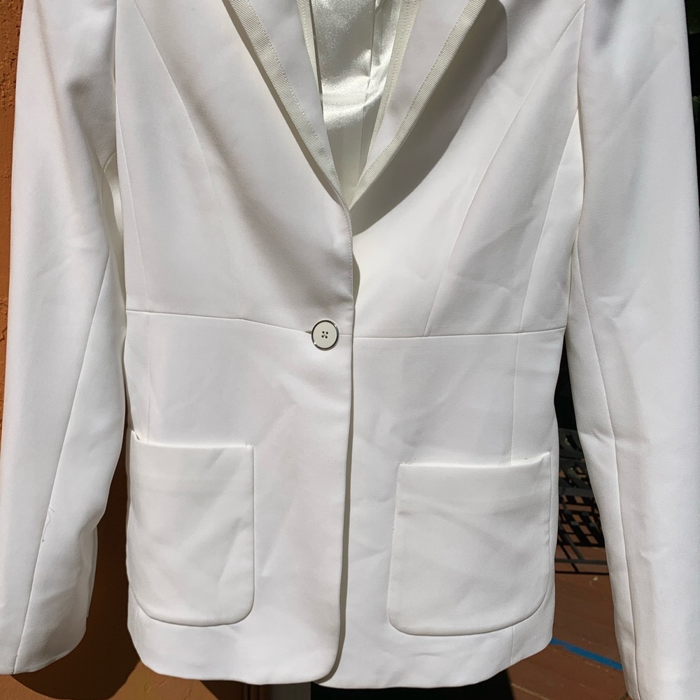 Elie Tahari Creme One Button Blazer - Picture 2 of 15